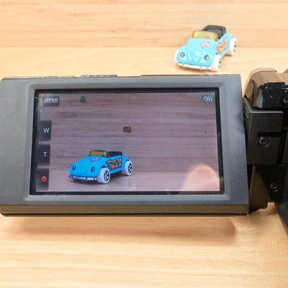 Sony HDR-PJ200 / HD Handycam Camcorder / Built-in Projector / Carl Zeiss Lens - Picture 6 of 10